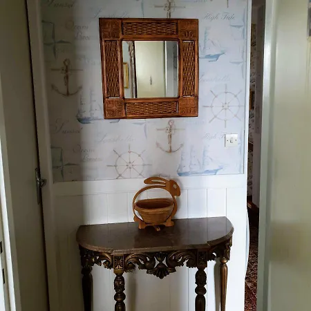 Le Petit Manoir Bed & Breakfast
