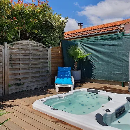 Le Petit Manoir Bed & Breakfast